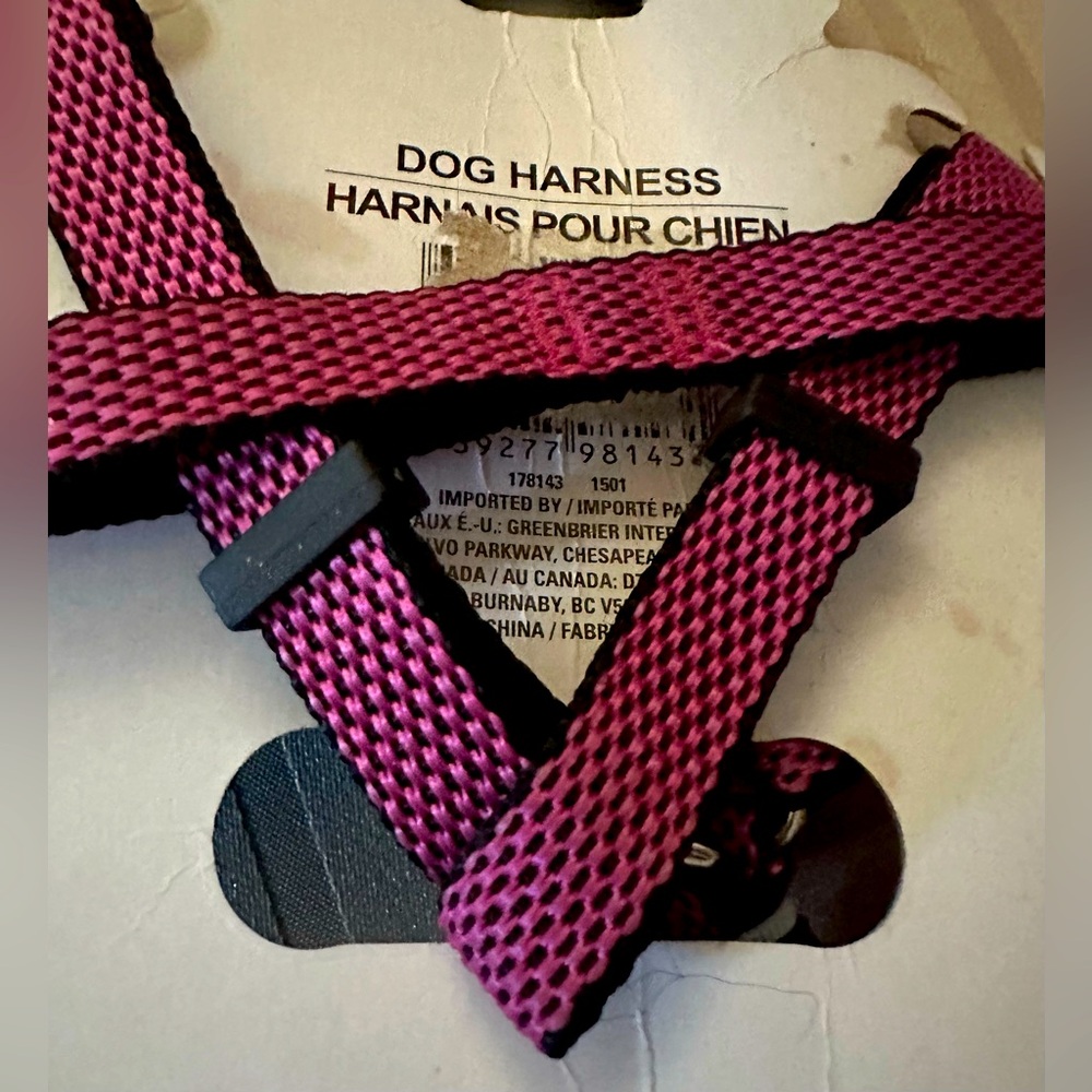 NWT GKC ( Greenbrier kennel club) harness in pink and black size medium